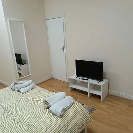 Whole Flat Close To Wembley Harrow Exterior photo