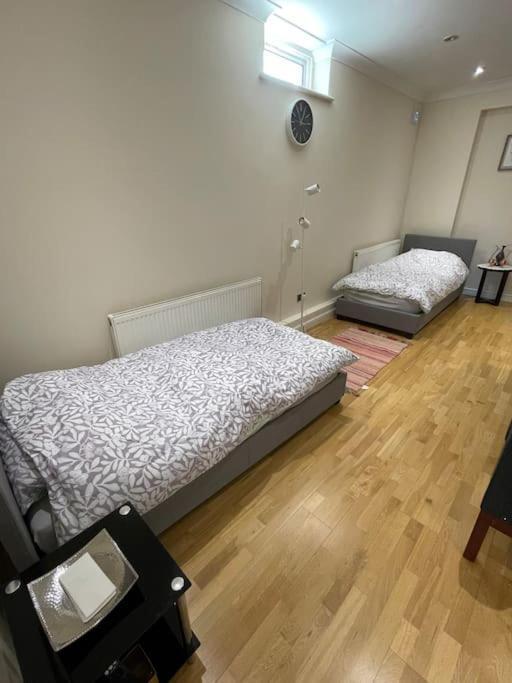 Whole Flat Close To Wembley * Harrow