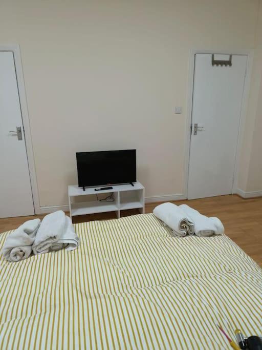 Whole Flat Close To Wembley Apartment *